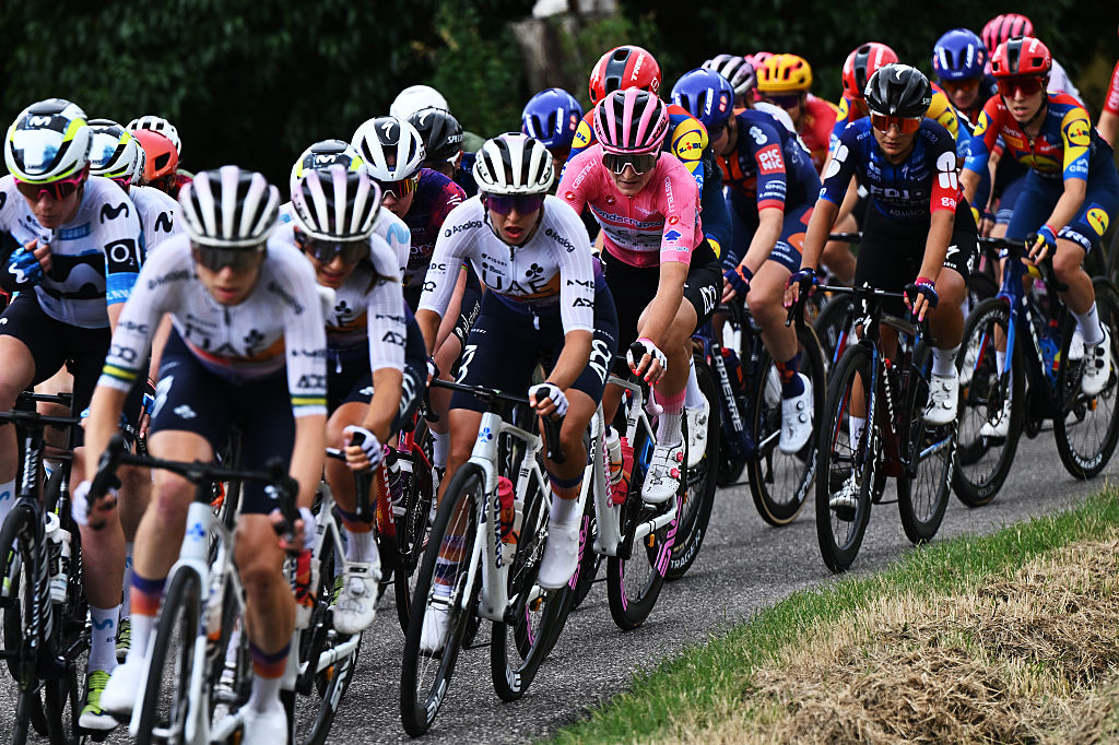 The peloton racing at the Giro d'Italia Women