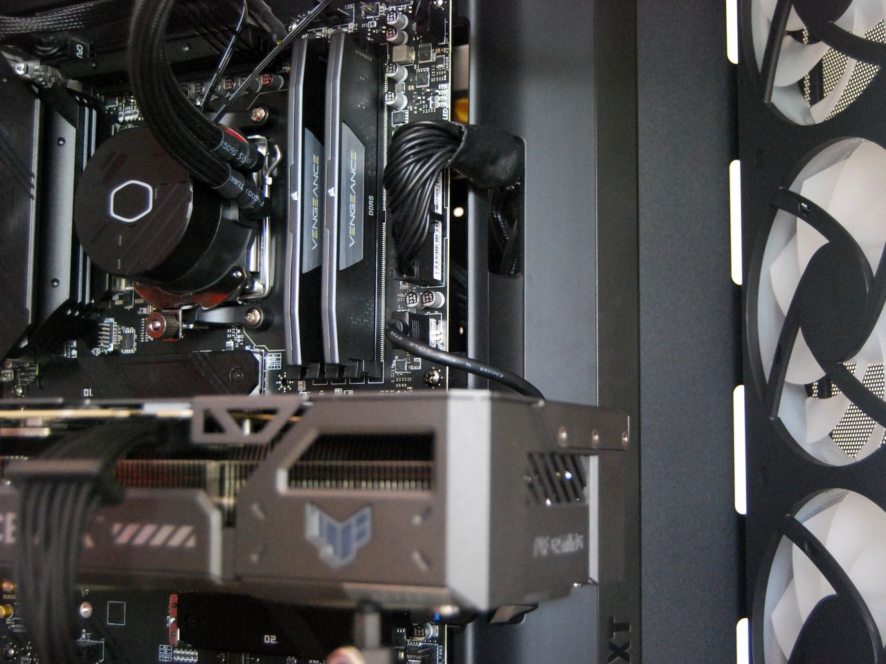 NZXT H9 Flow RGB+