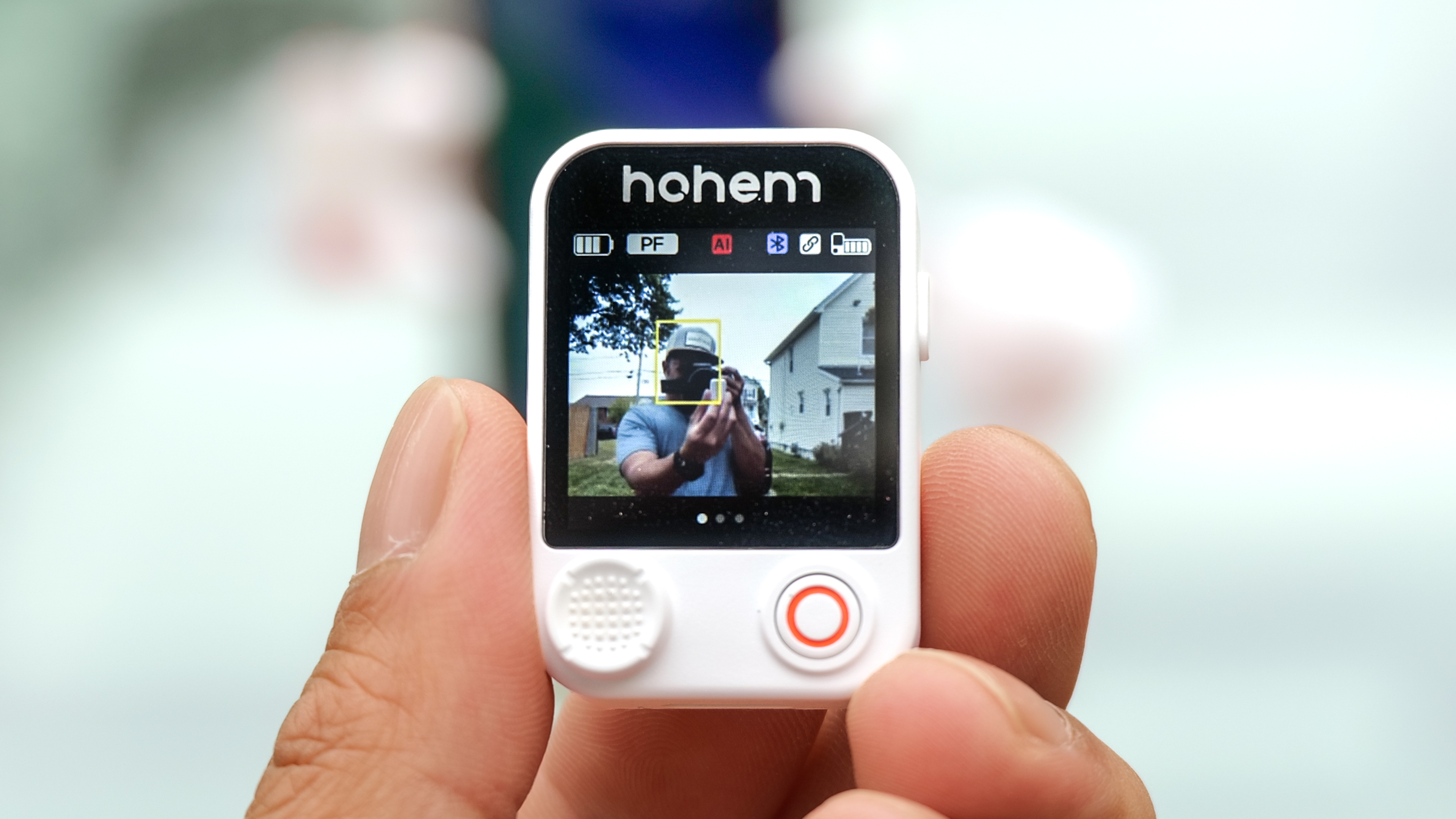 Hohem iSteady V3 Ultra remote touchscreen control.