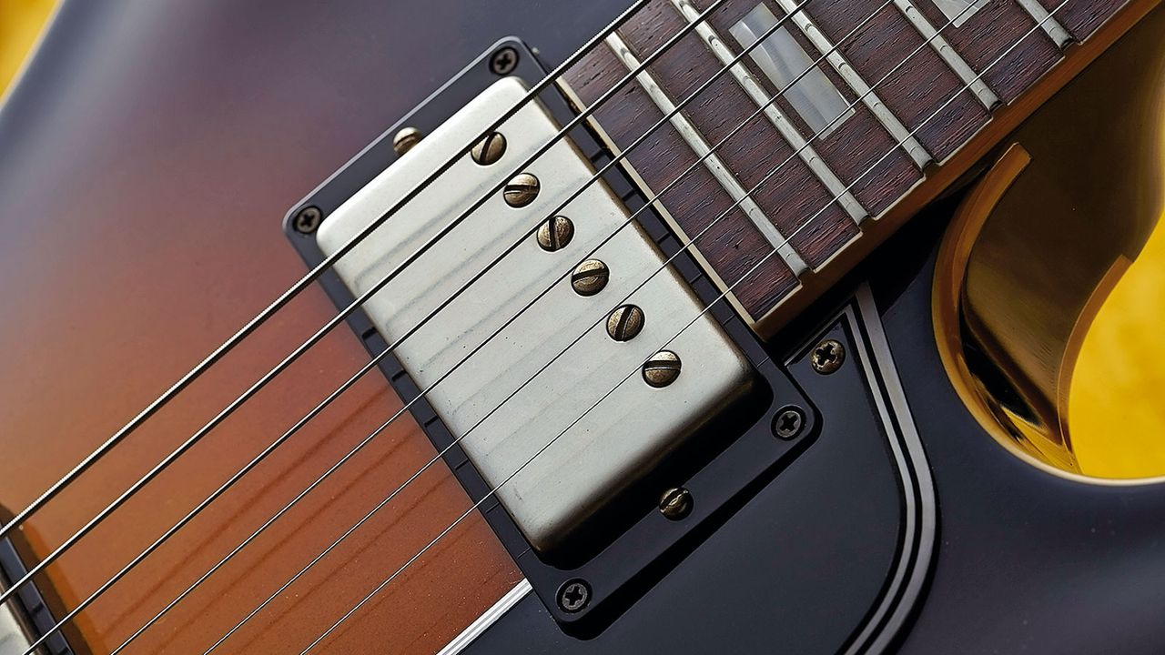 The ES-335 features a Burstbucker 1 at neck and Burstbucker 2 at bridge