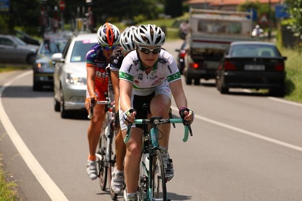 Lauren Kitchen (Australia) leads the group which gained over two minutes and won the special sprint prime close to the AIS training base in the region.