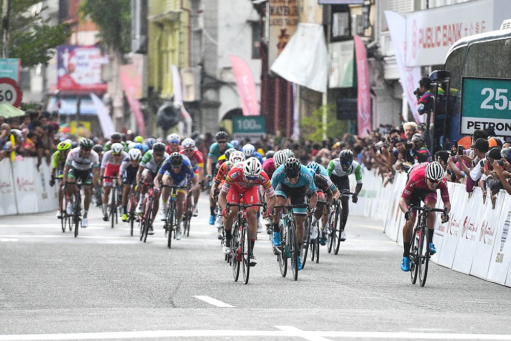 Matteo Pelucchi (Androni Giocattoli-Sidermec) wins stage 5 of the Tour de Langkawi