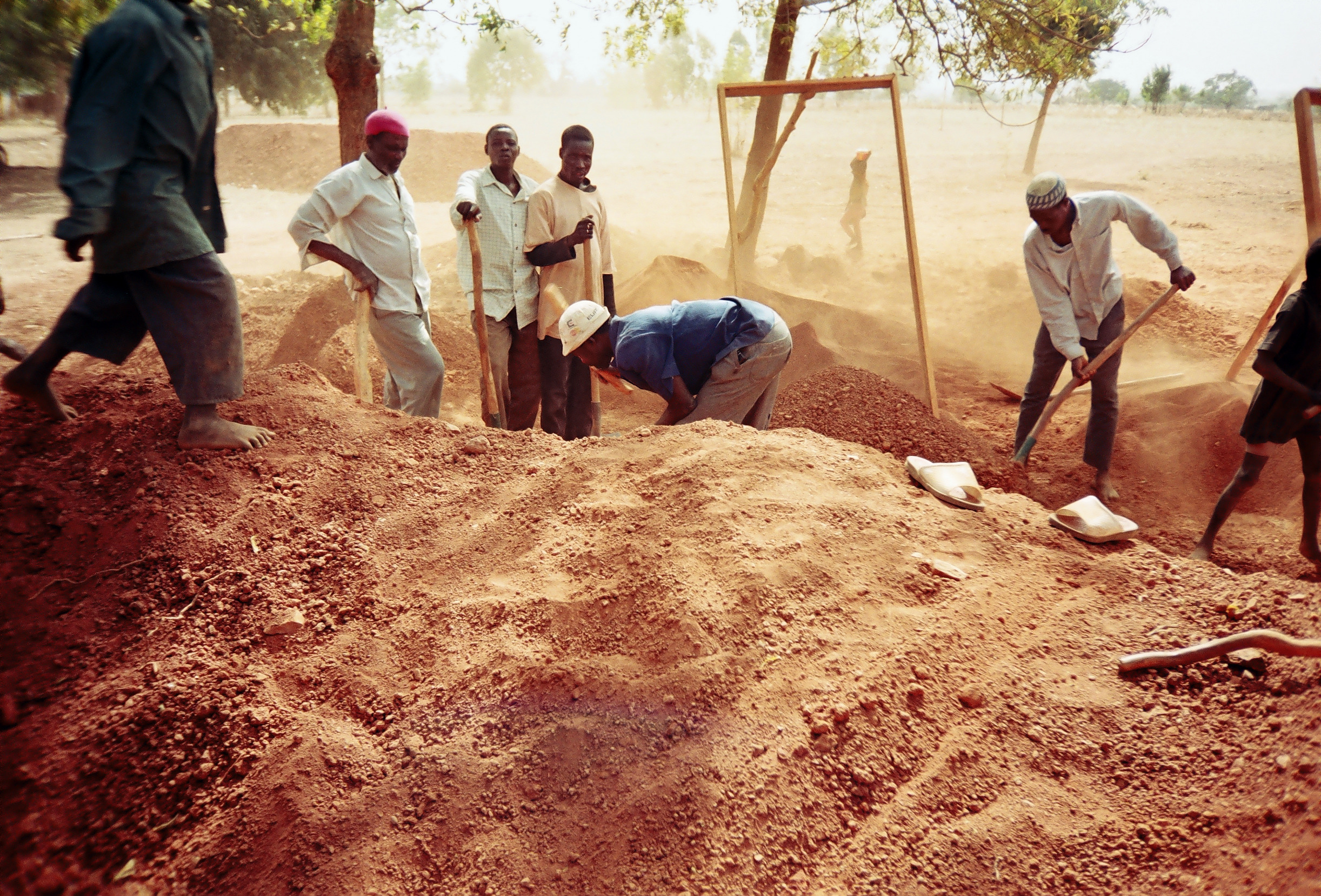 Primary School, Gando: The foundations arebeing dug.
