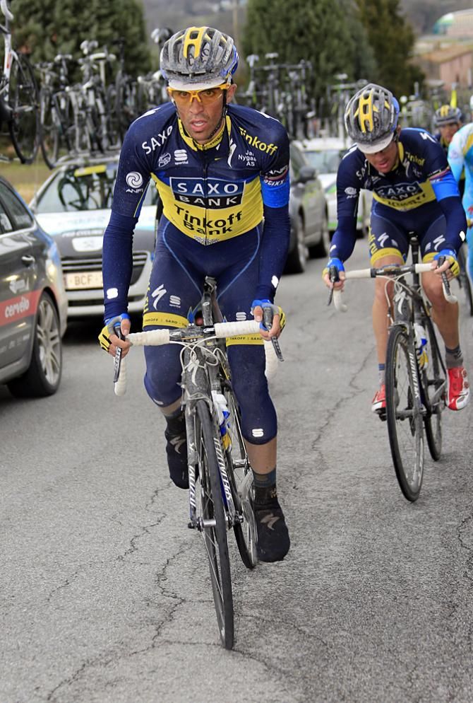 Alberto Contador returns to the peloton after a visit to the team car