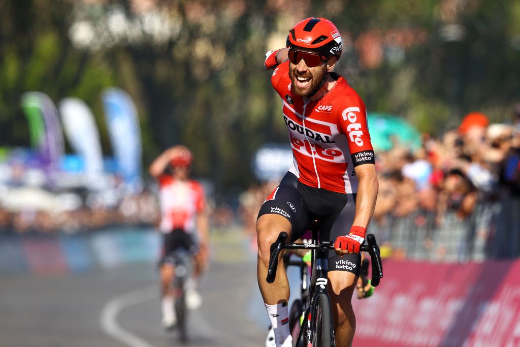 Thomas de Gendt claims victory on stage 8 of the 2022 Giro d&#039;Italia in Naples