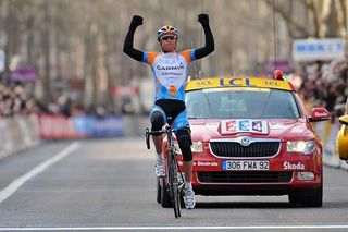 Christian Vande Velde (Garmin-Slipstream) wins solo in Saint Etienne.