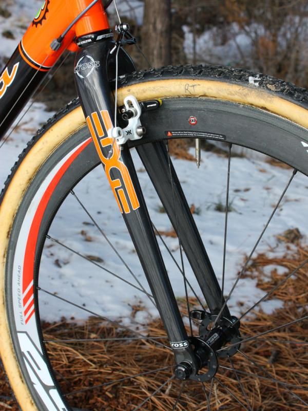 Last year's Alpha Q CX20 fork has now replaced by an Edge Composites Cross model.