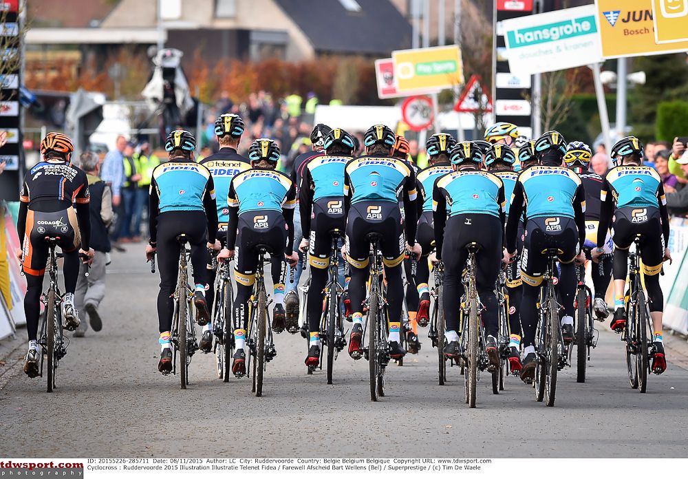 The Telenet Fidea team joined Wellens for his final lap.