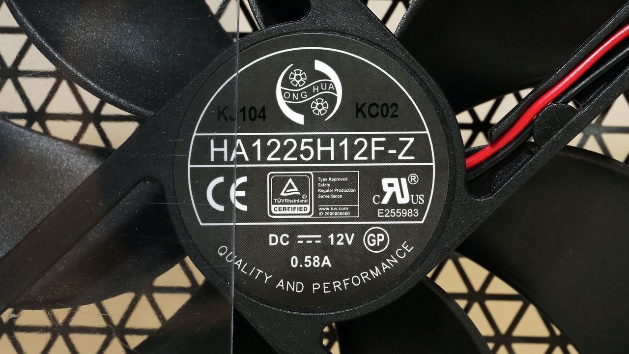 XPG Pylon 550W