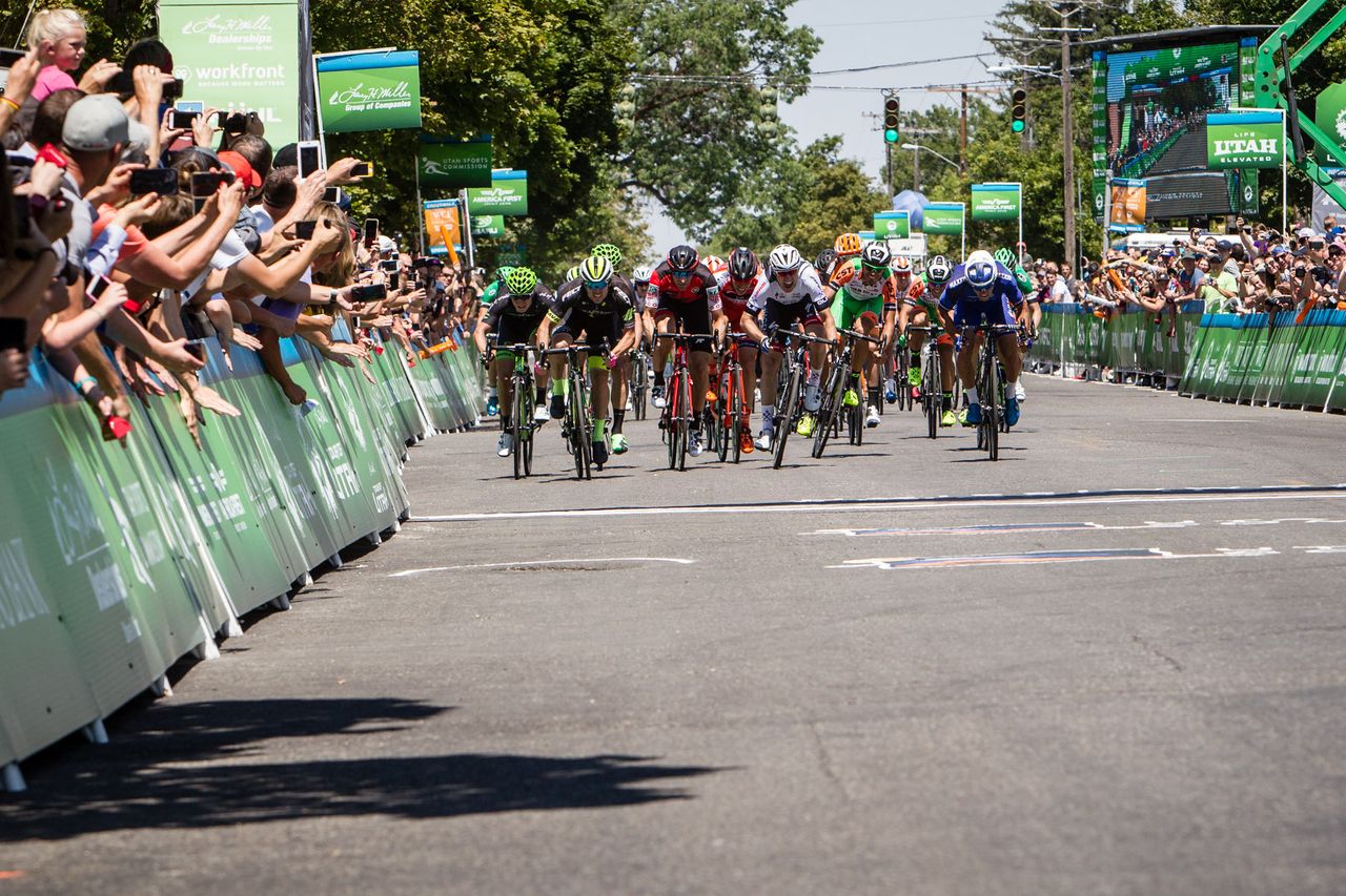 The sprint winds up for stage 1