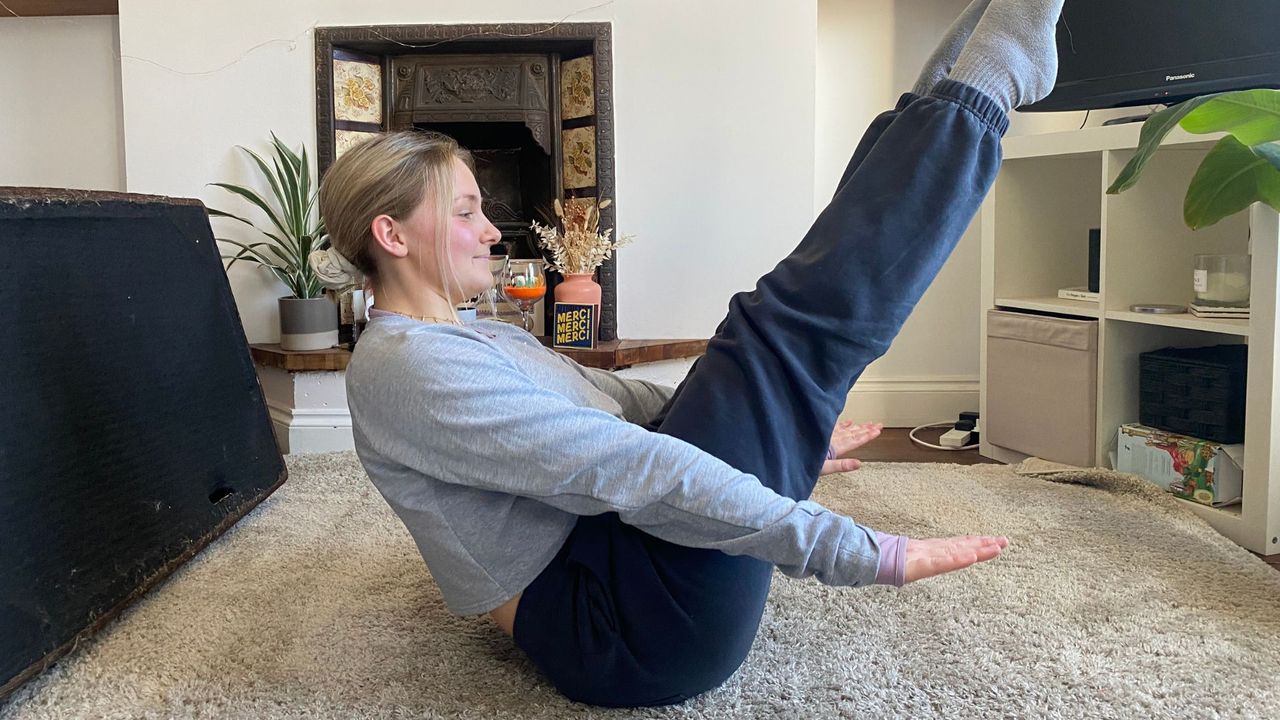 Fit &amp; Well writer Alice Porter performing a v-sit as part of an ab workout