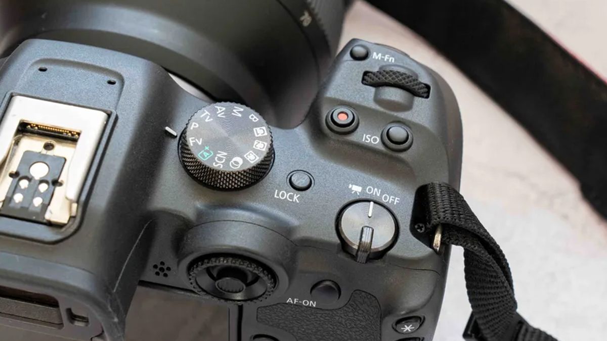Canon EOS R7 review photo