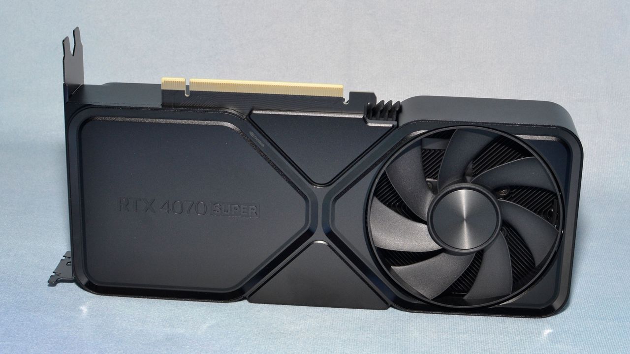 Nvidia GeForce RTX 4070 Super Founders Edition unboxing and card photos