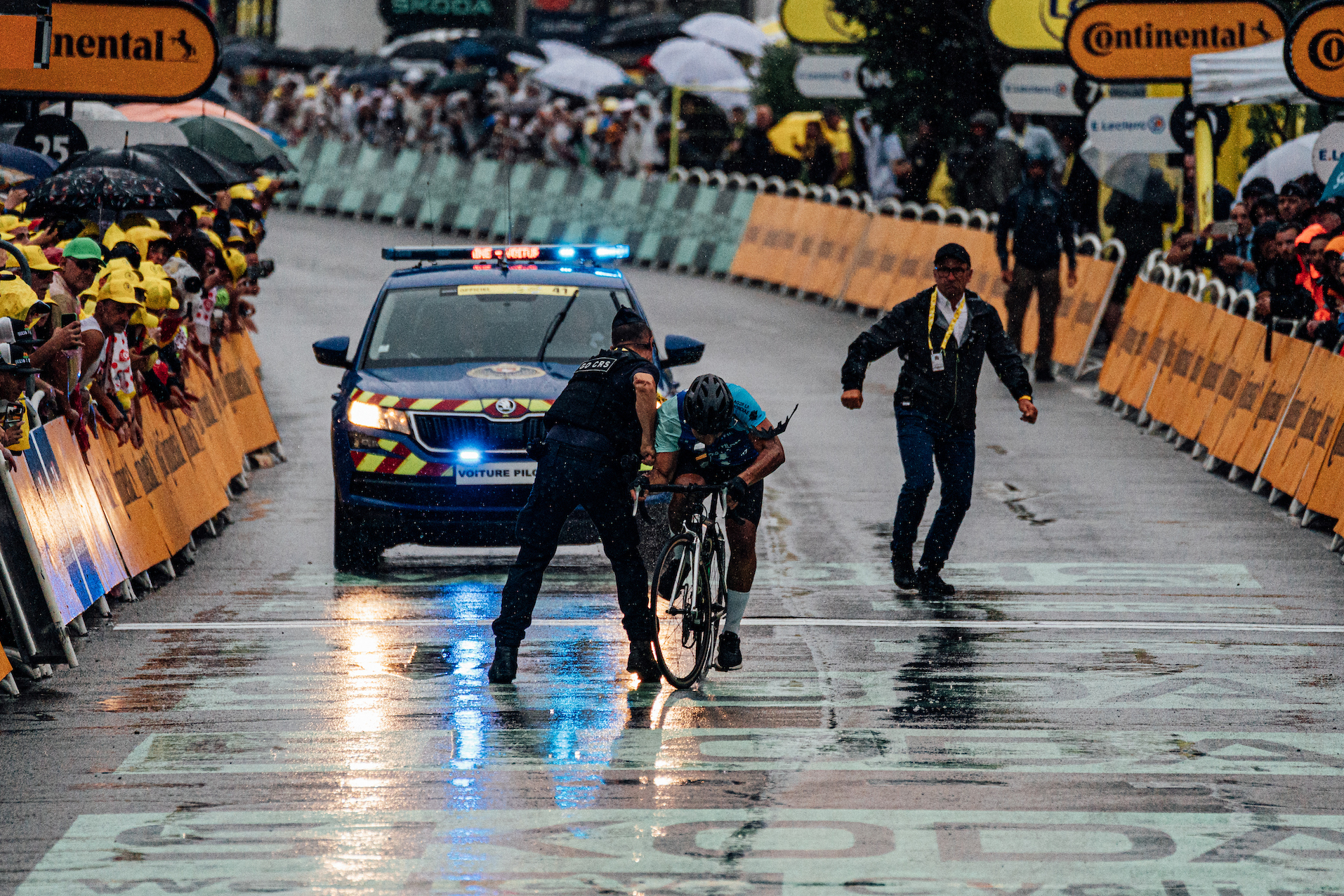 Picture by Zac Williams/SWpix.com - 23/07/2025 - Cycling - 2025 Tour de France Stage 17, Bollene - Valence, France - A member of the public rides along the finish approach two minutes before the peloton were due to arrive.