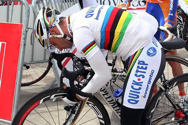 Paolo Bettini (Quick Step) makes some final adjustments.