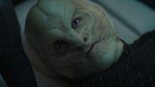 Elias Toufexis' L'ak speaking from bio-bed in Star Trek: Discovery