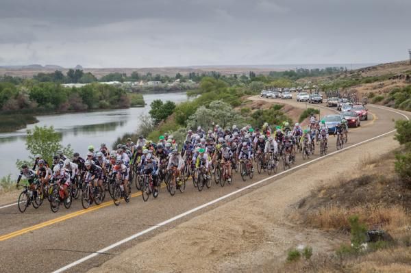 The peloton on stage 1