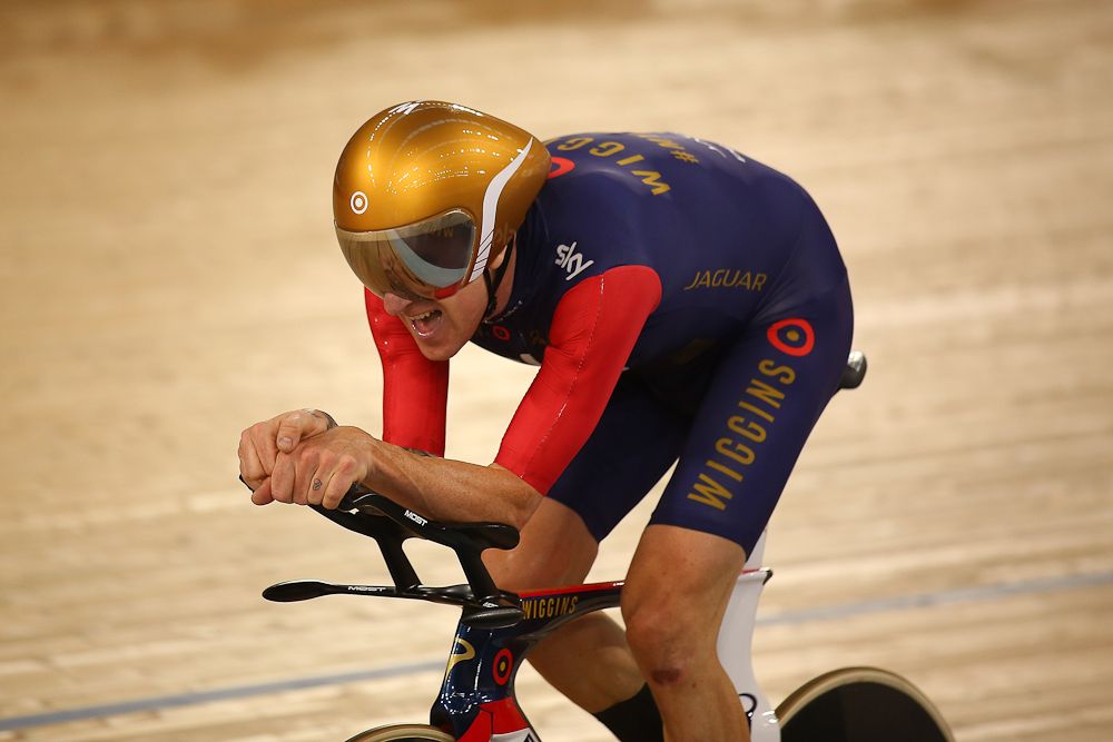 Bradley Wiggins on his way to setting a new UCI Hour Record.