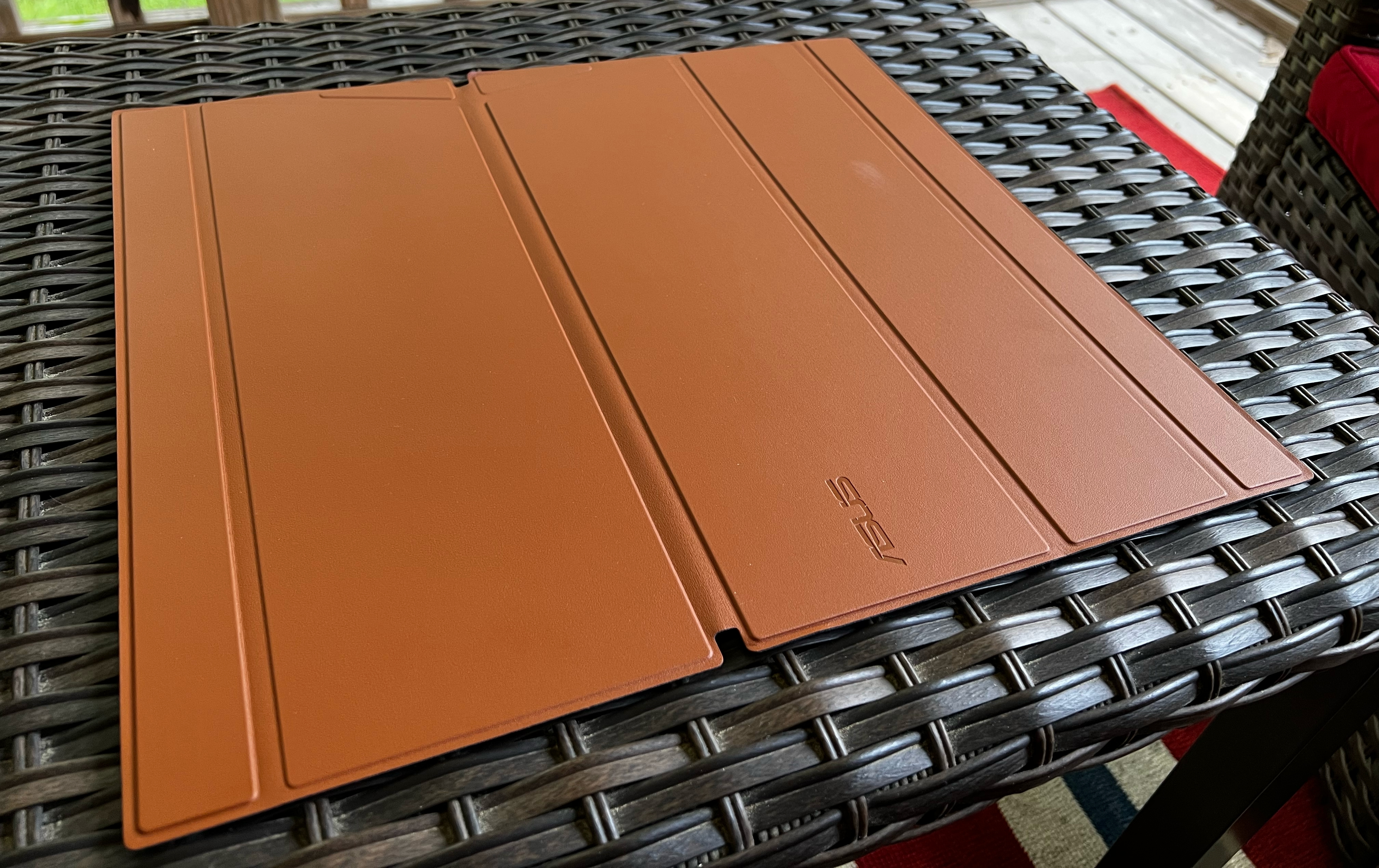 Asus ZenScreen OLED MQ16AH