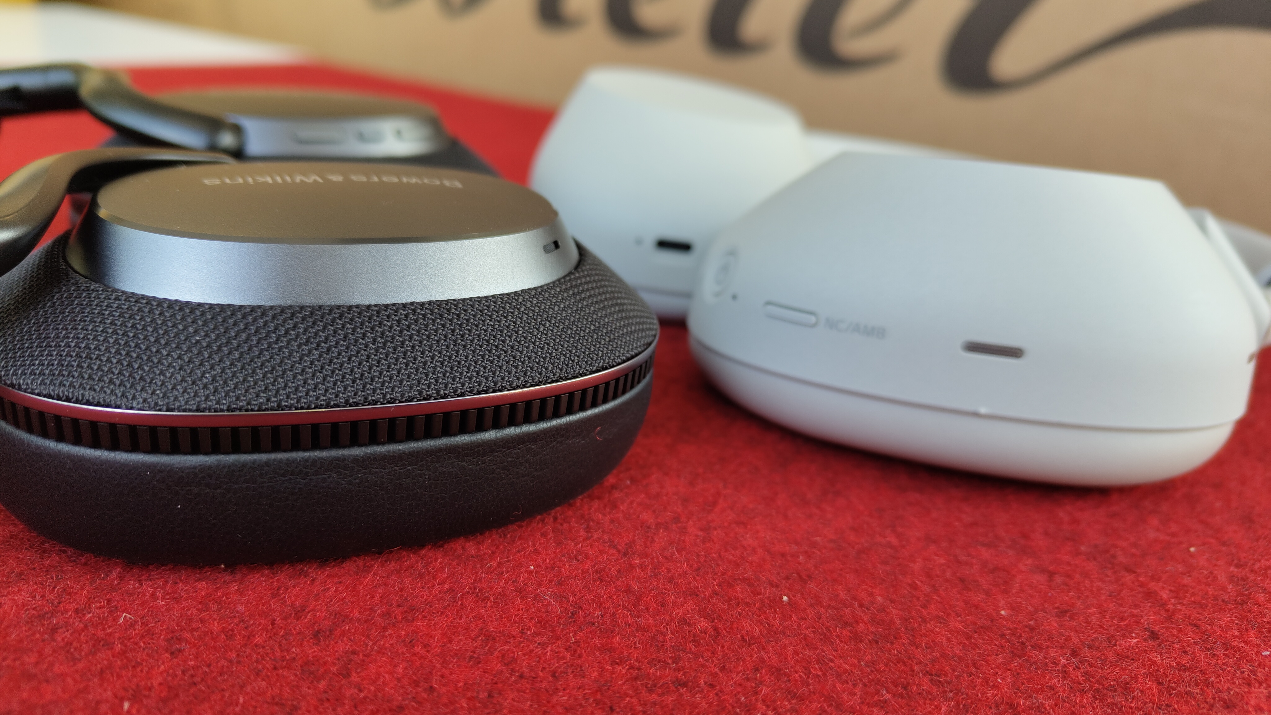 Sony WH-1000XM6 vs Bowers & Wilkins Px7 S3