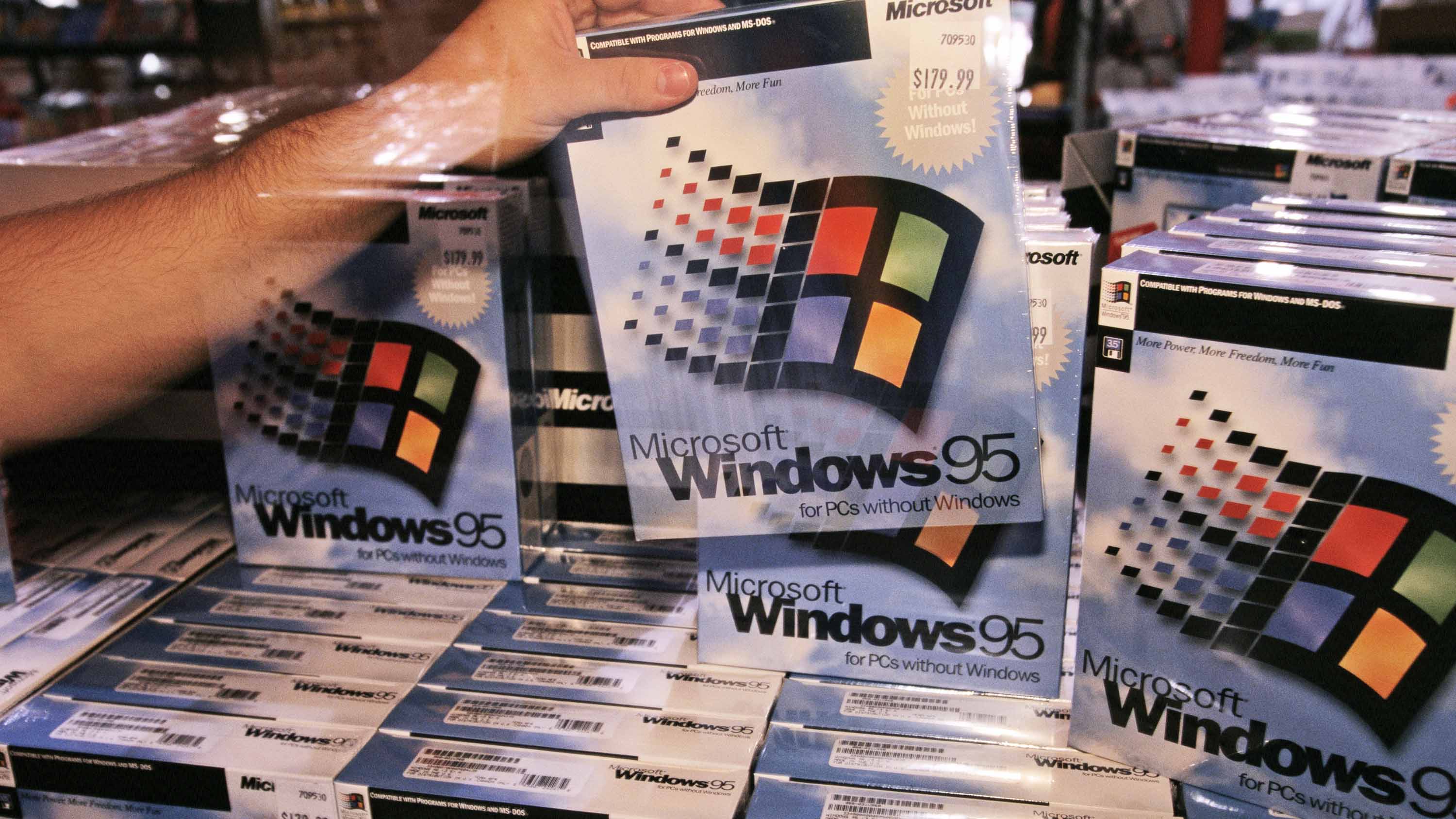 New Microsoft Operating System Windows 95 Goes on Sale.