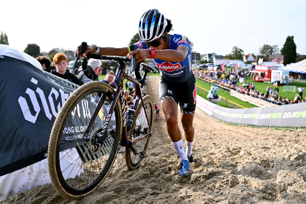 Ceylin Del Carmen Alvarado chased all race at the Superprestige Ruddervoorde