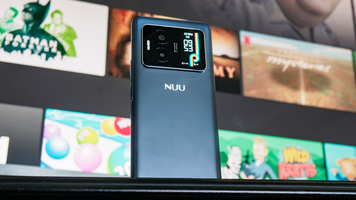 NUU B40 5G held in the hand.