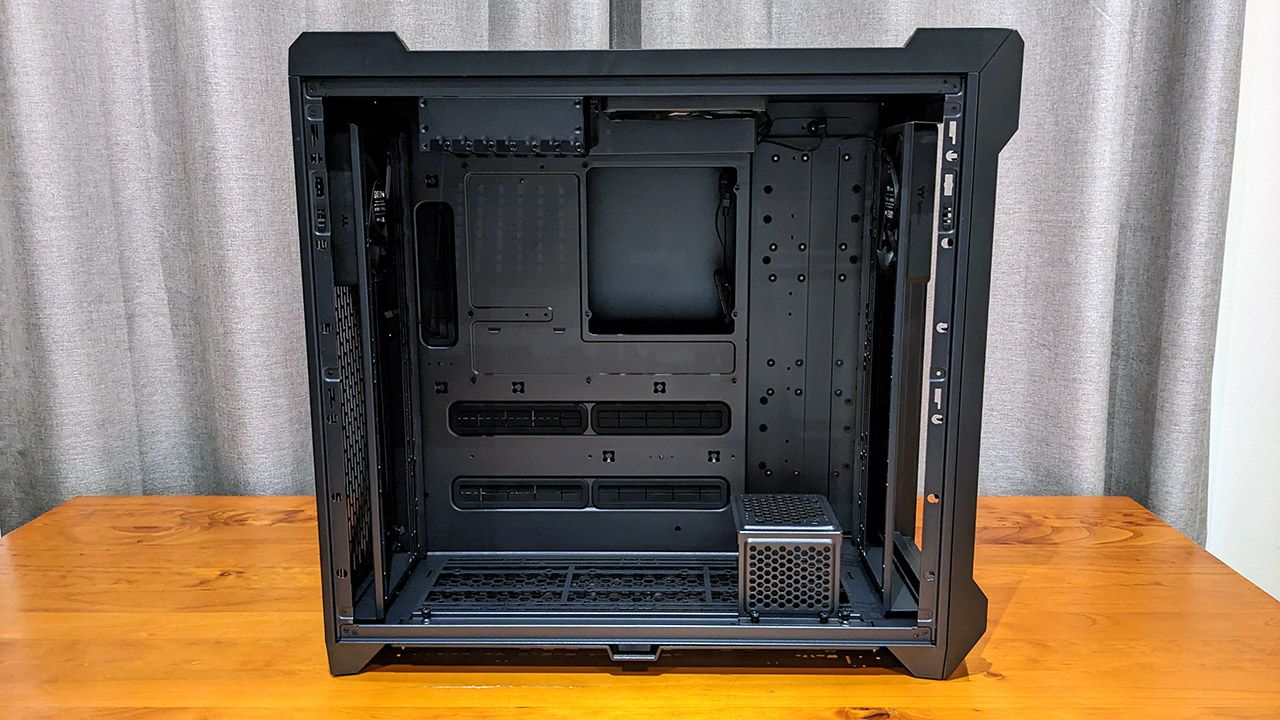 Thermaltake CTE C750 internal view