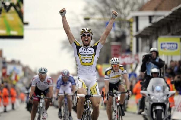 Bernhard Eisel (HTC - Columbia) wins Gent - Wevelgem from a six-man break.