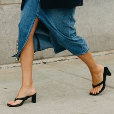 New york spring 2023 fashion week attendee wearing black heeled flip flops