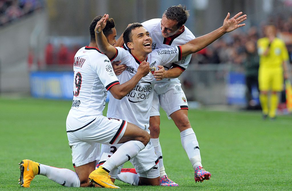 Nice's Brazilian midfielder Carlos Eduardo (C) is congratulated by his teammates after scoring during the start of the French L1 football match Guingamp vs Nice on October 26, 2014 at the Roudourou stadium in Guingamp, western of France.