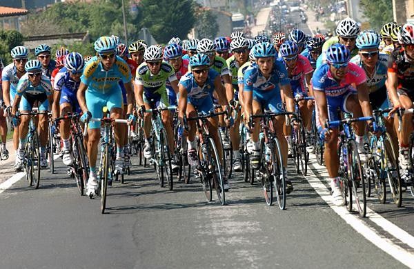 The peloton could not bring back the break.