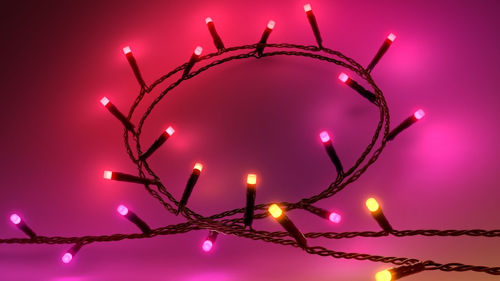 here-s-how-to-make-your-christmas-tree-part-of-your-smart-home-t3