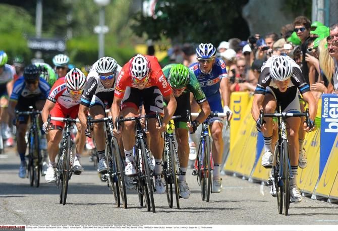 Nikias Arndt went down the barriers and held off a charging Kris Boeckmans (Lotto Belisol)