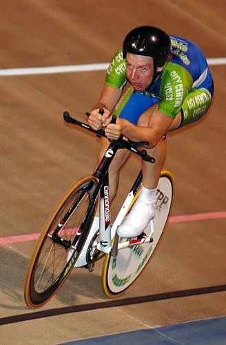 Josh Edwards wins a silver medal in the U19 men's pursuit