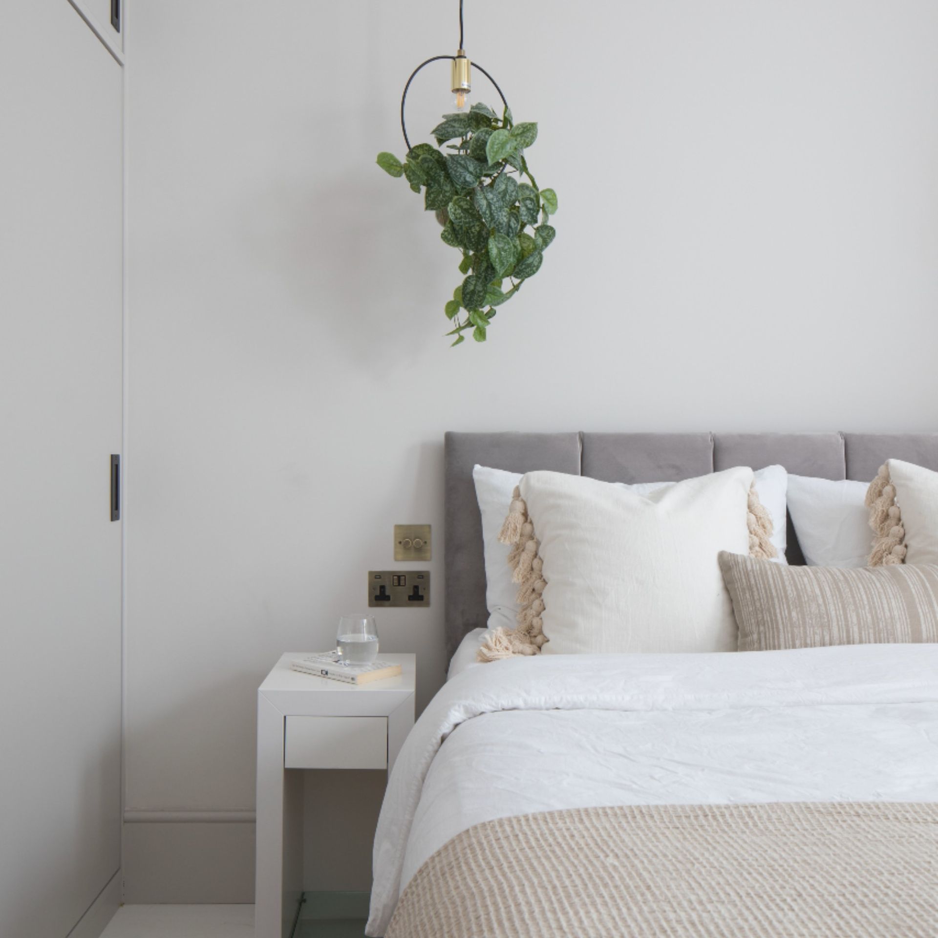 white and beige duvet cover set in bedroom