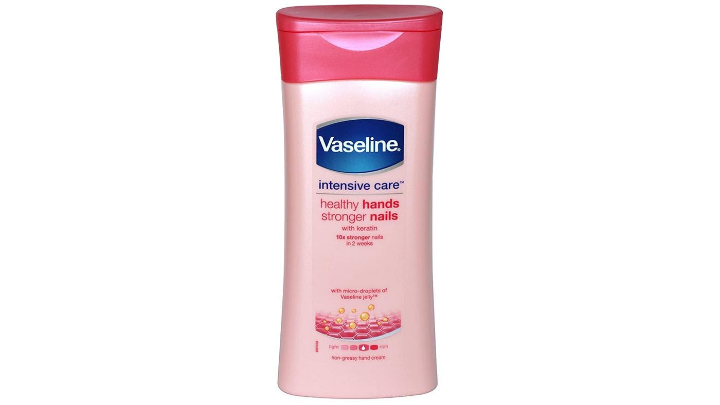 Vaseline hand and nail: skin care for horse riders