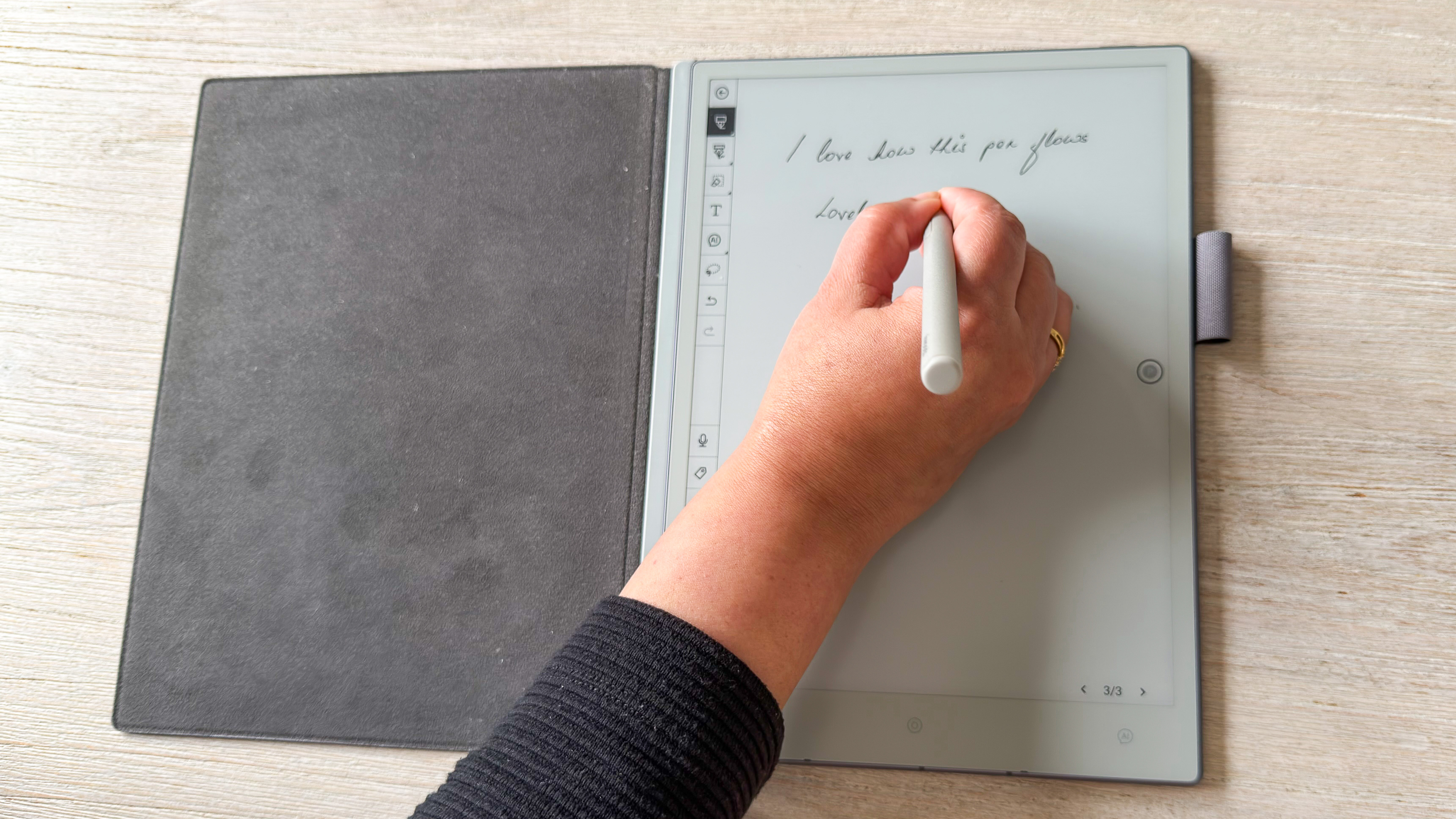 A person writing with the ViWoods C1 ceramic stylus on the ViWoods AiPaper tablet