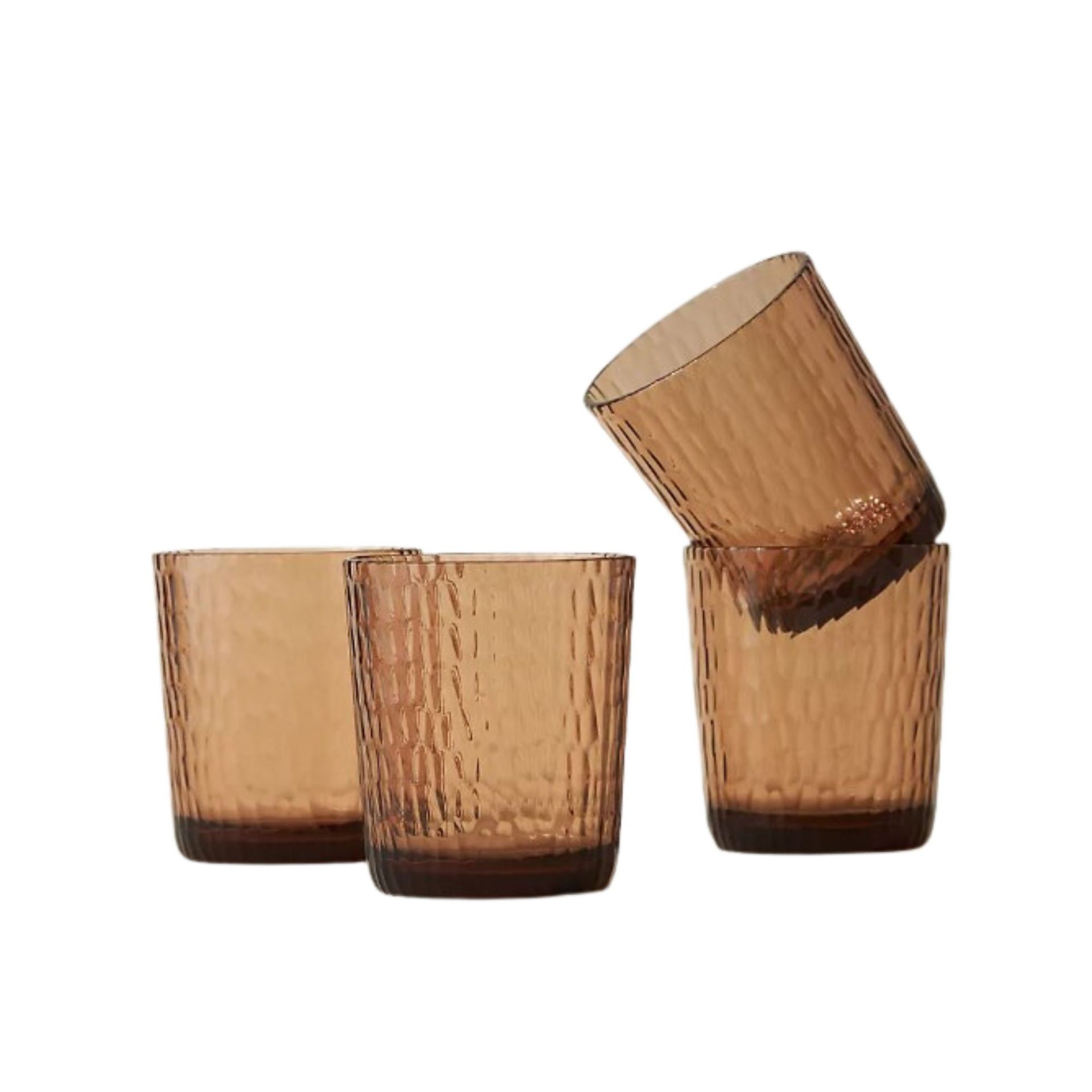 Satu set empat gelas cokelat