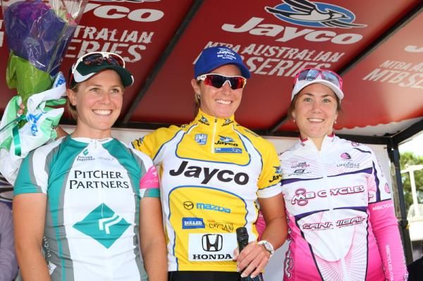 Belinda Goss (Pitcher Partners), Rochelle Gilmore (Honda Dream Team) and Chloe Hosking (MB Coaching) on the podium