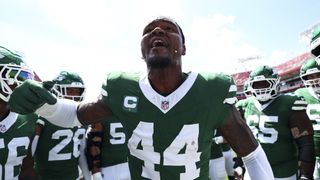  Jamien Sherwood #44 of the New York Jets gives a speech in the team huddle prior to an NFL football game against the Tampa Bay Buccaneers at Raymond James Stadium on September 21, 2025 in Tampa, Florida. 