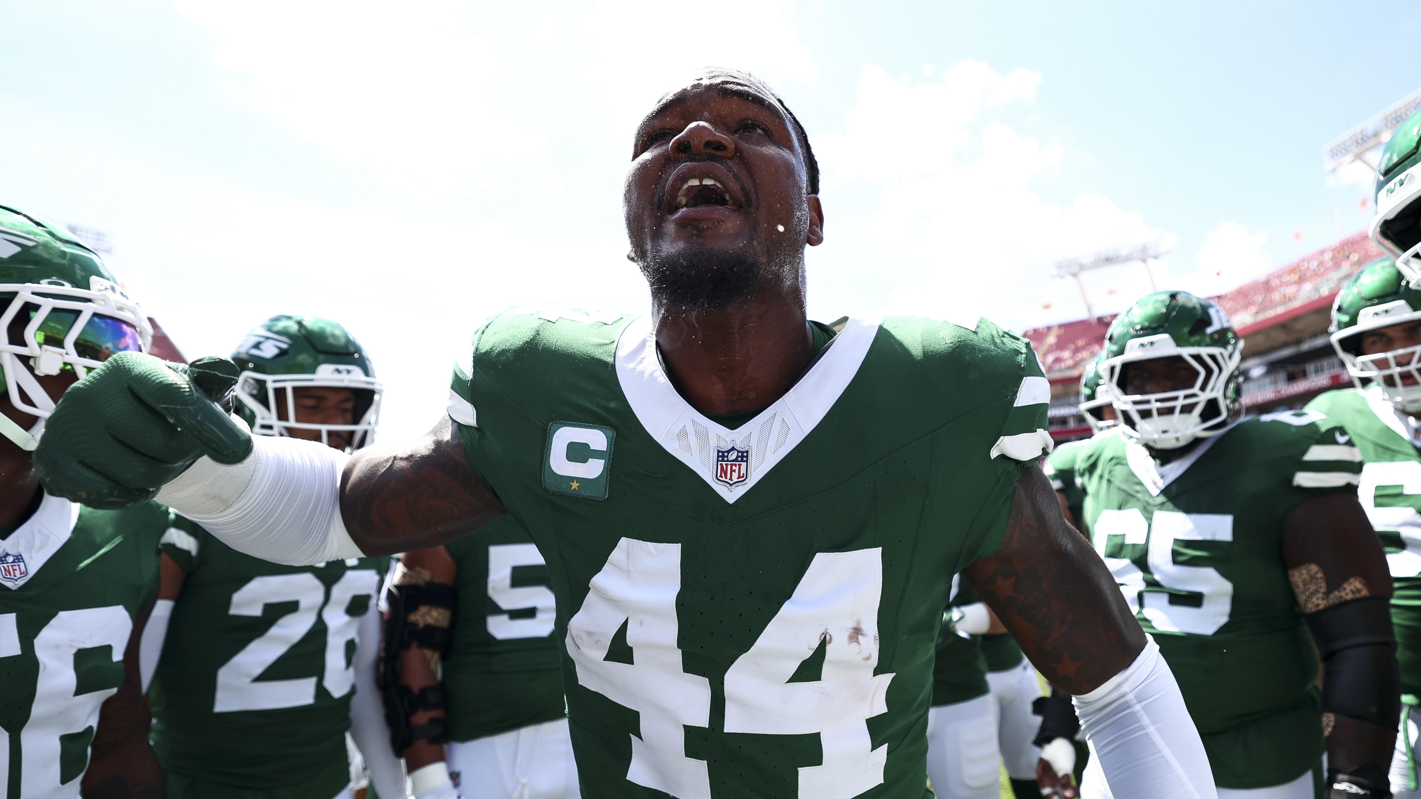  Jamien Sherwood #44 of the New York Jets gives a speech in the team huddle prior to an NFL football game against the Tampa Bay Buccaneers at Raymond James Stadium on September 21, 2025 in Tampa, Florida. 