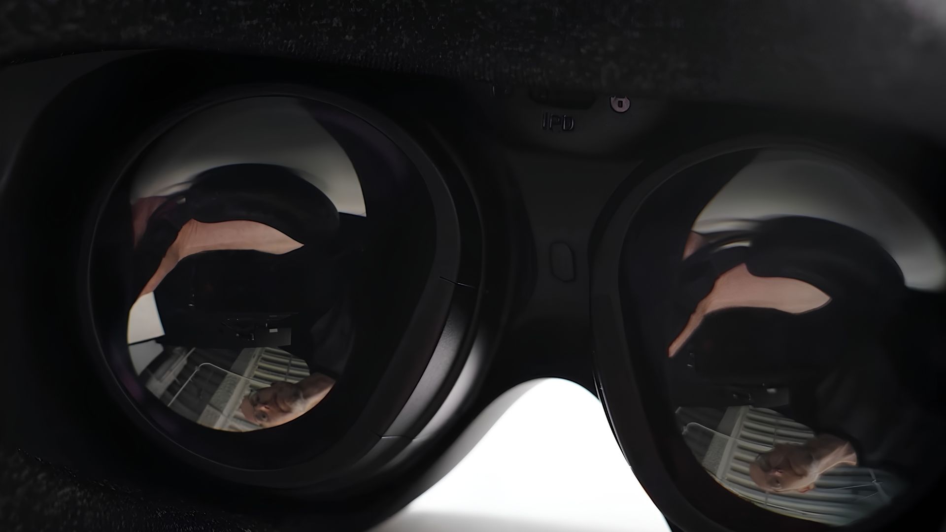 The lenses and IPD lock on the Steam Frame taken from one of Valve's setup videos for the headset