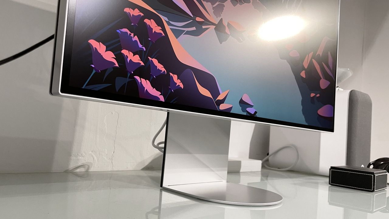 LG UltraFine 6K Evo 32U990A in a home office during our review