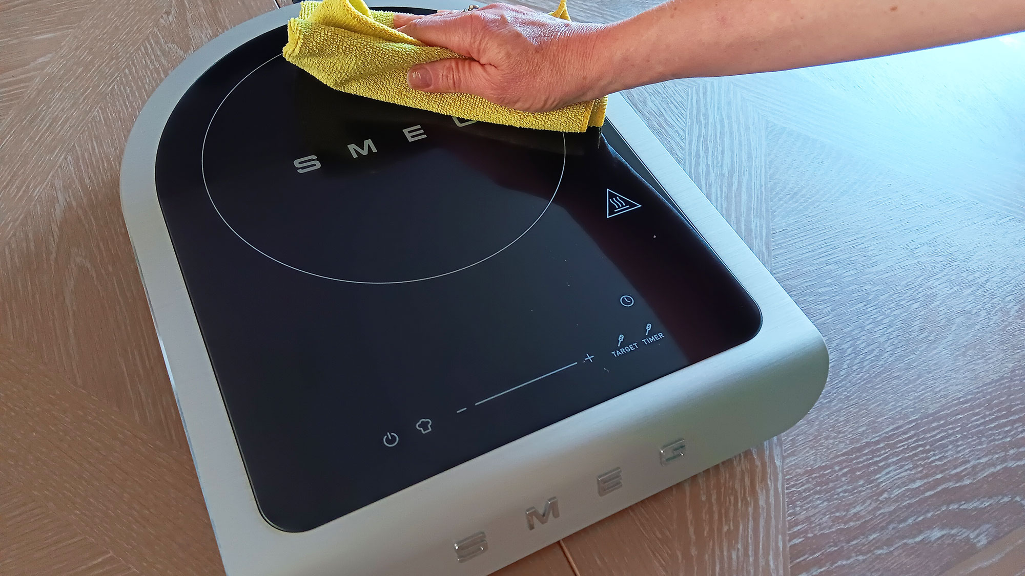 Cleaning Smeg Portable Induction Cooktop