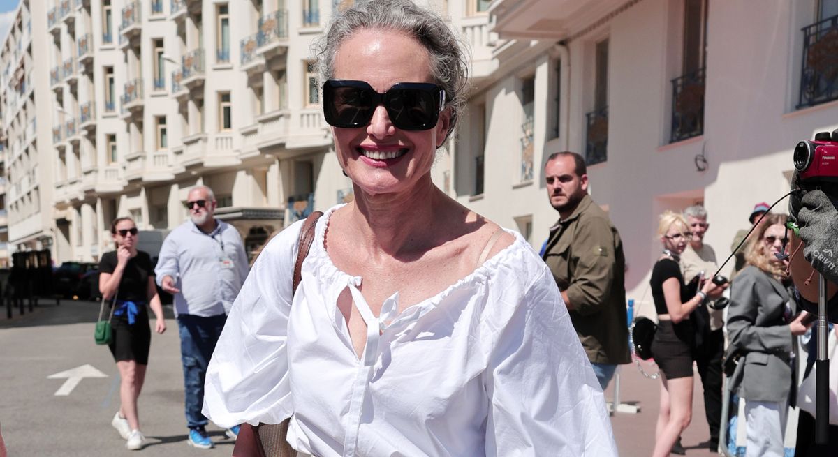 Andie MacDowell Wears Everlane Summer Basics in Cannes - Vimarsana News