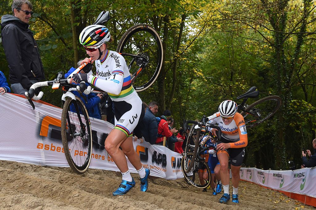World champion Thalita de Jong (RaboLiv) leads Lucinda Brand