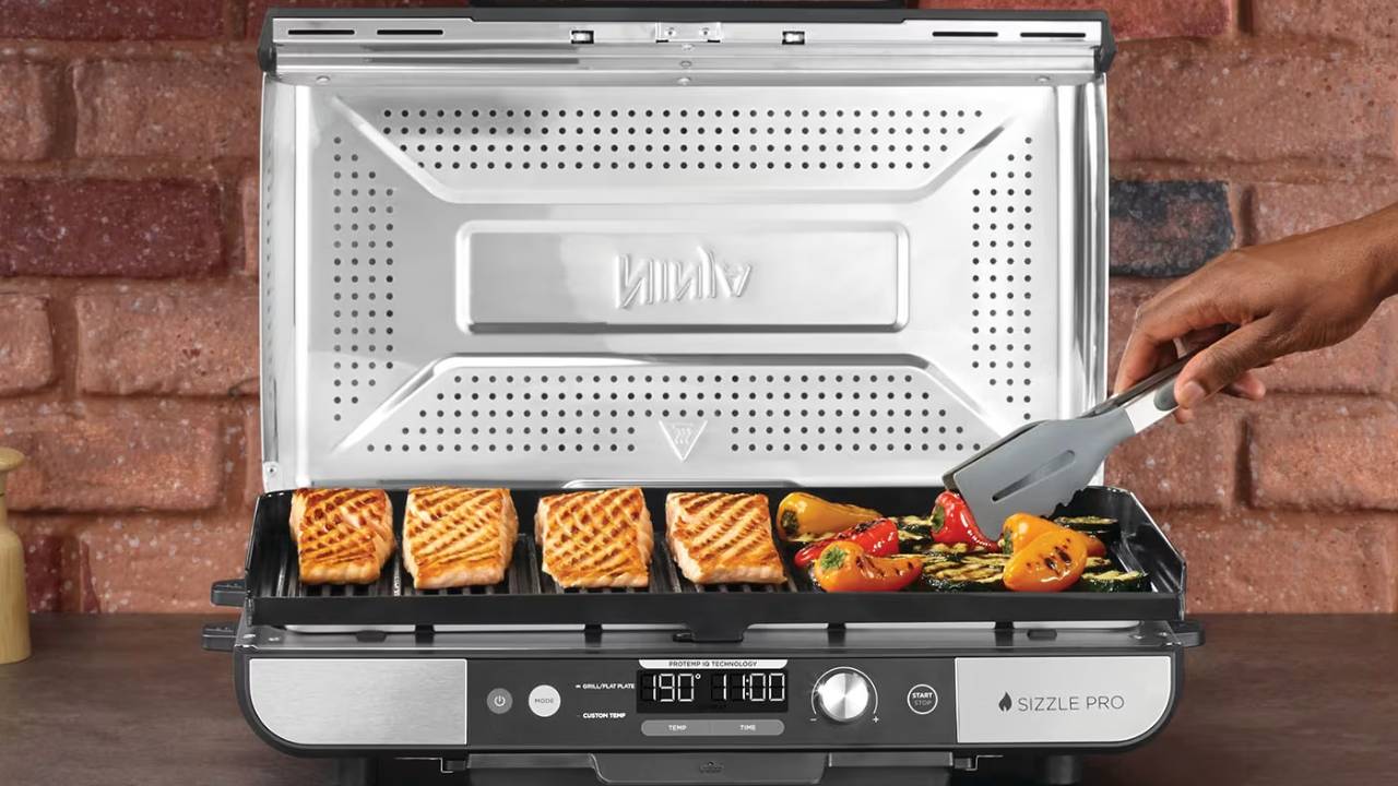 Ninja Sizzle Pro XL Grill &amp; Flat Plate
