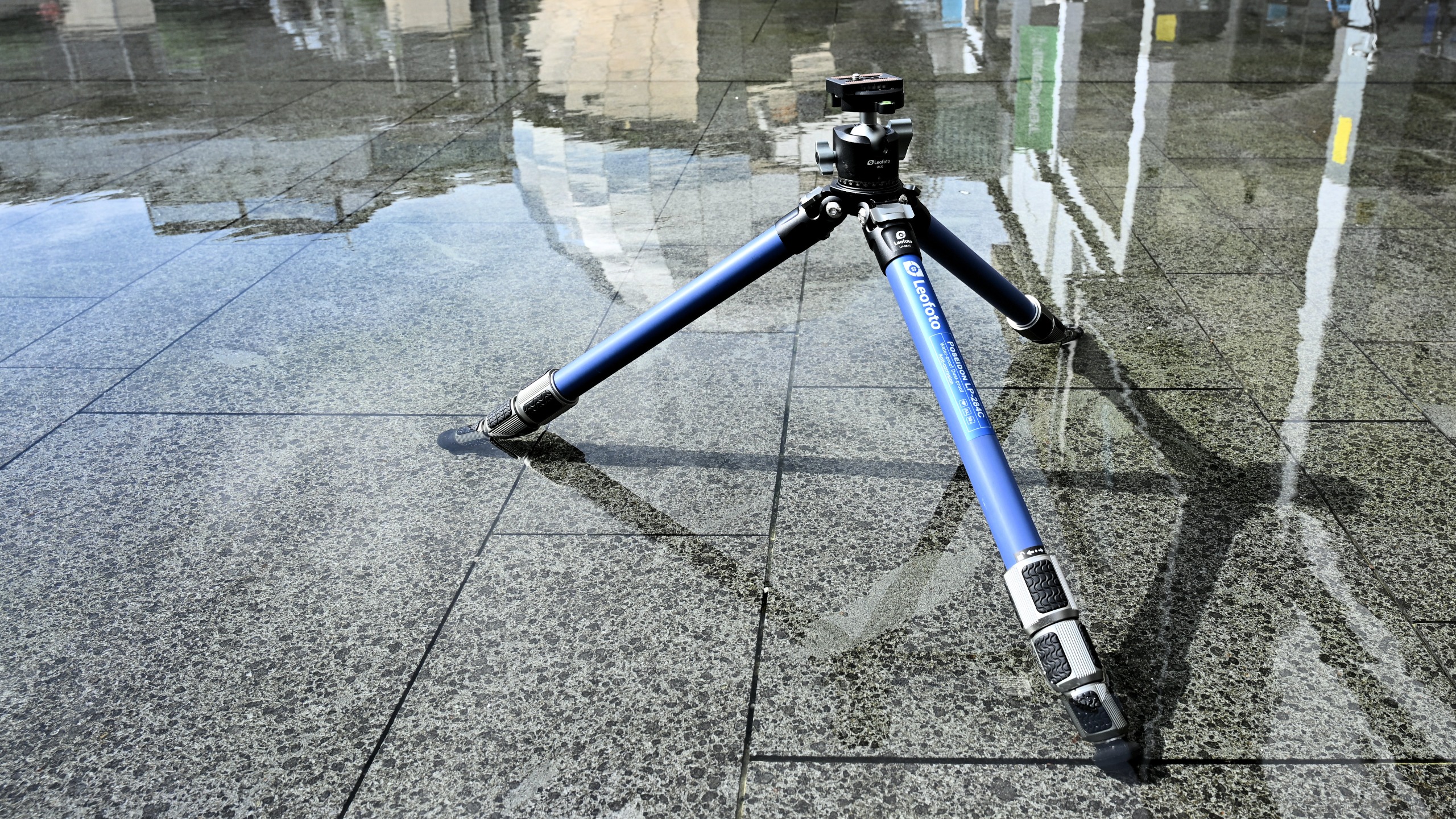 Leofoto Poseidon Ocean LP-284C + LH-30 waterproof tripod