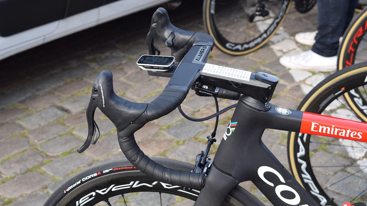 Despite the rough roads, Kristoff sticks with his preferred Deda Alanera aero cockpit